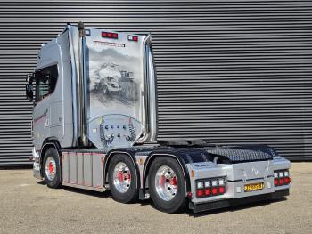 Scania R590 V8 6X4 / 2 TANKS / NL TRUCK! 80T